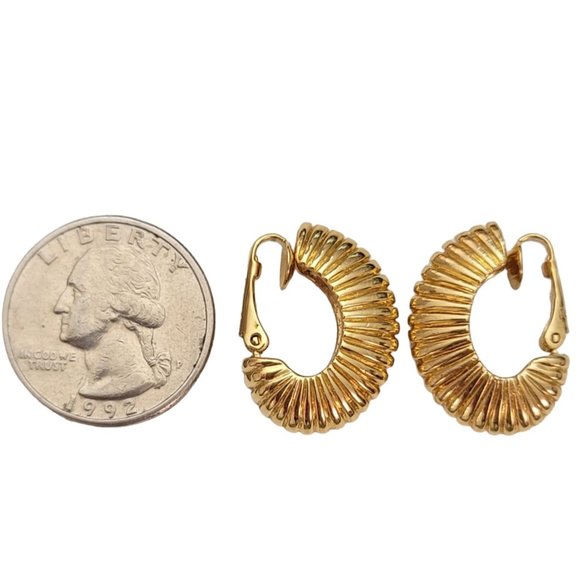 Trifari Crown Over T Gold Tone Shrimp Half Hoop Clip On Earrings, Signed E149 - Picture 8 of 10